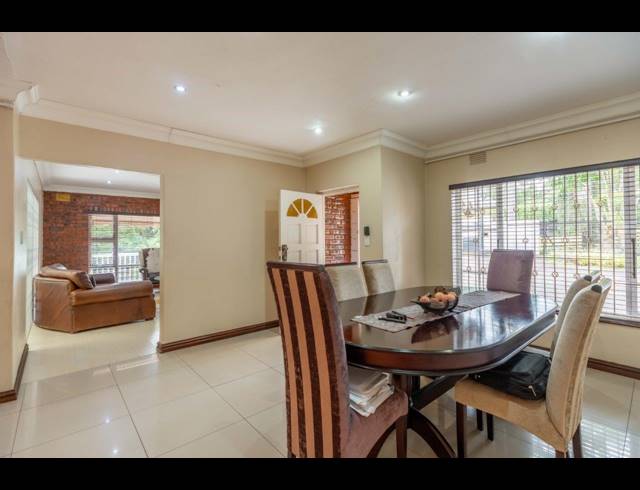 3 BEDROOM HOUSE FOR SALE IN DAWNCLIFFE